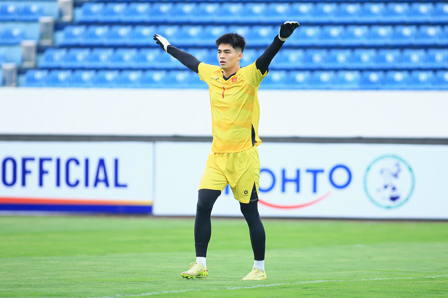 Hoàng Hên trở lại Thiên Trường, quyết 'xé lưới' Malaysia trung kien.jpg