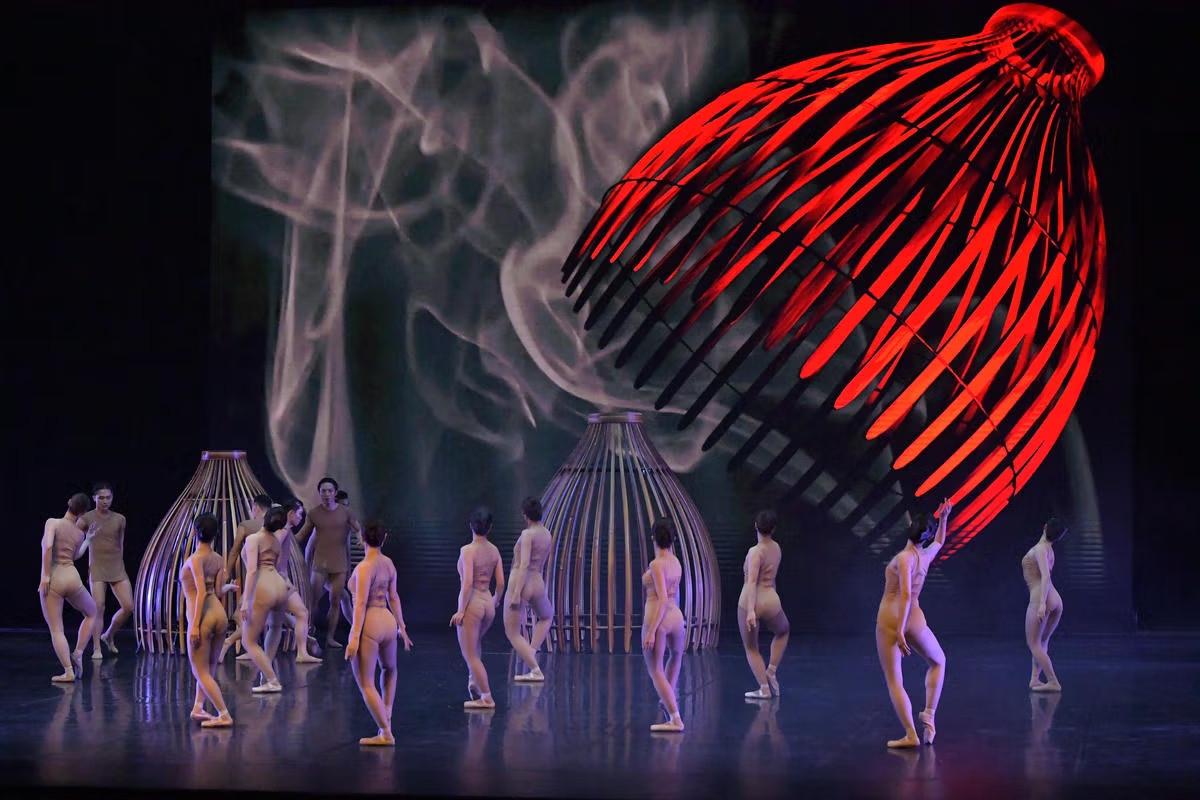 Từ nơm, chiếu đến ballet: 'Dó' và cuộc đảo chiều thẩm mỹ đầy táo bạo