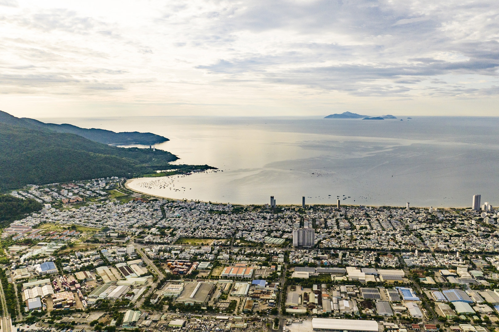 Từ tổ chức bộ máy đến đổi mới quản trị địa phương