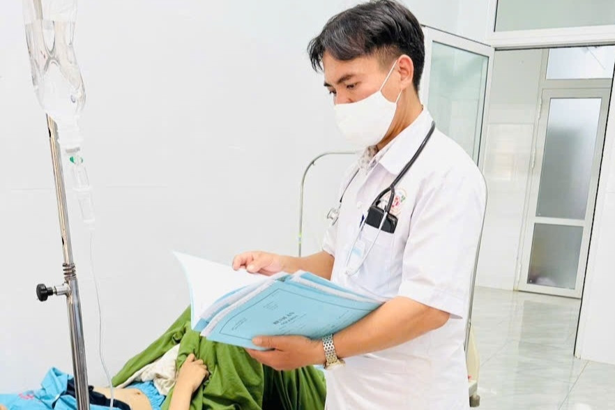 Vụ nghi ngộ độc khi ăn bánh mì tại Đắk Lắk: Số ca nhập viện tăng lên 61 người