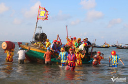 https://static-images.vnncdn.net/vps_images_publish/000001/000003/2026/3/30/w-le-hoi-dinh-co-long-hai2jpg-1568.jpg