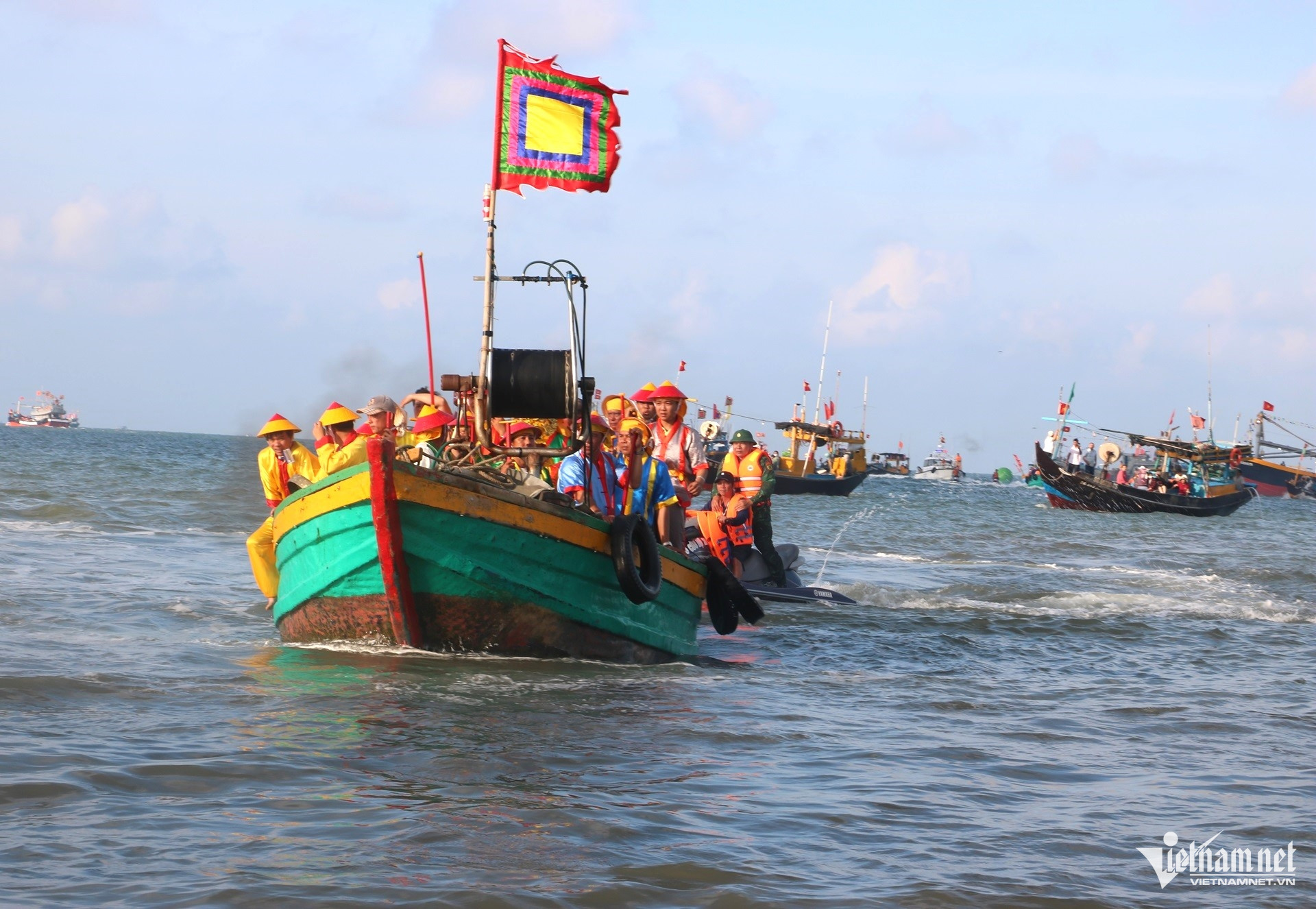 https://static-images.vnncdn.net/vps_images_publish/000001/000003/2026/3/30/w-le-hoi-dinh-co-long-hai3jpg-1567.jpg
