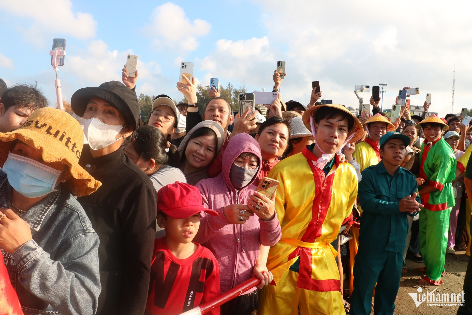 https://static-images.vnncdn.net/vps_images_publish/000001/000003/2026/3/30/w-le-hoi-dinh-co-long-hai6jpg-1571.jpg
