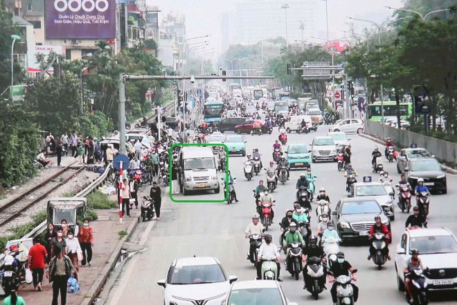 CSGT Hà Nội dùng camera AI xử lý vi phạm dừng, đỗ ô tô sai quy định