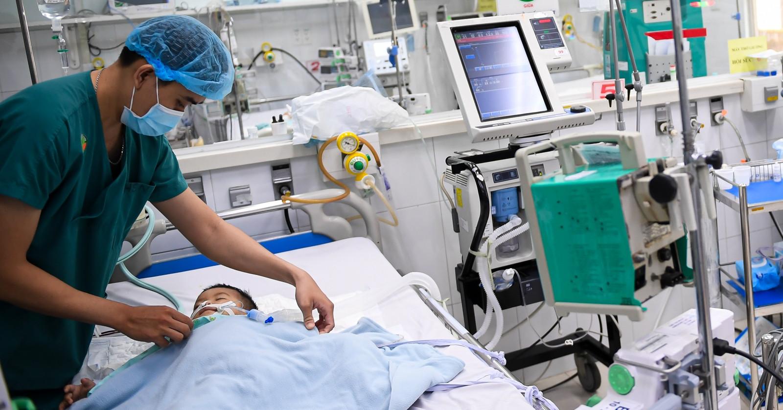 Thứ trưởng Y tế kiểm tra bệnh tay chân miệng, yêu cầu giảm tử vong và ngăn lây lan