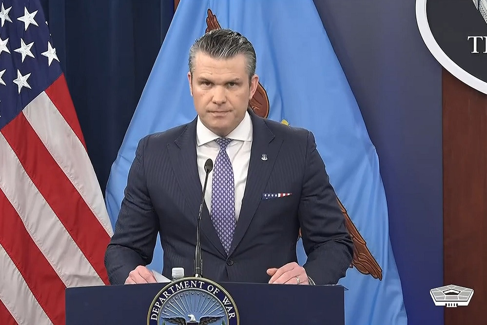 Bộ trưởng chiến tranh Mỹ nói Washington đàm phán với Iran ‘bằng bom đạn’