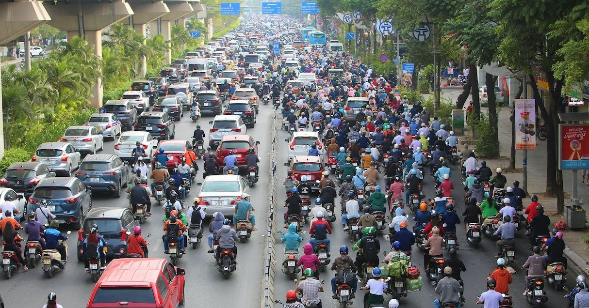 Camera AI &amp;apos;bắt&amp;apos; hơn 3 triệu lượt xe máy đi sai làn trên 2 tuyến đường ở Hà Nội