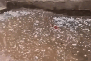 Mưa đá dày đặc trút xuống xã miền núi Lạng Sơn