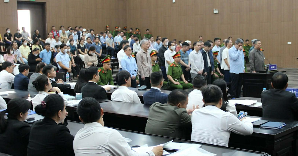 Cựu Phó giám đốc Công ty Hoàng Dân khai việc xách túi tiền đưa cán bộ