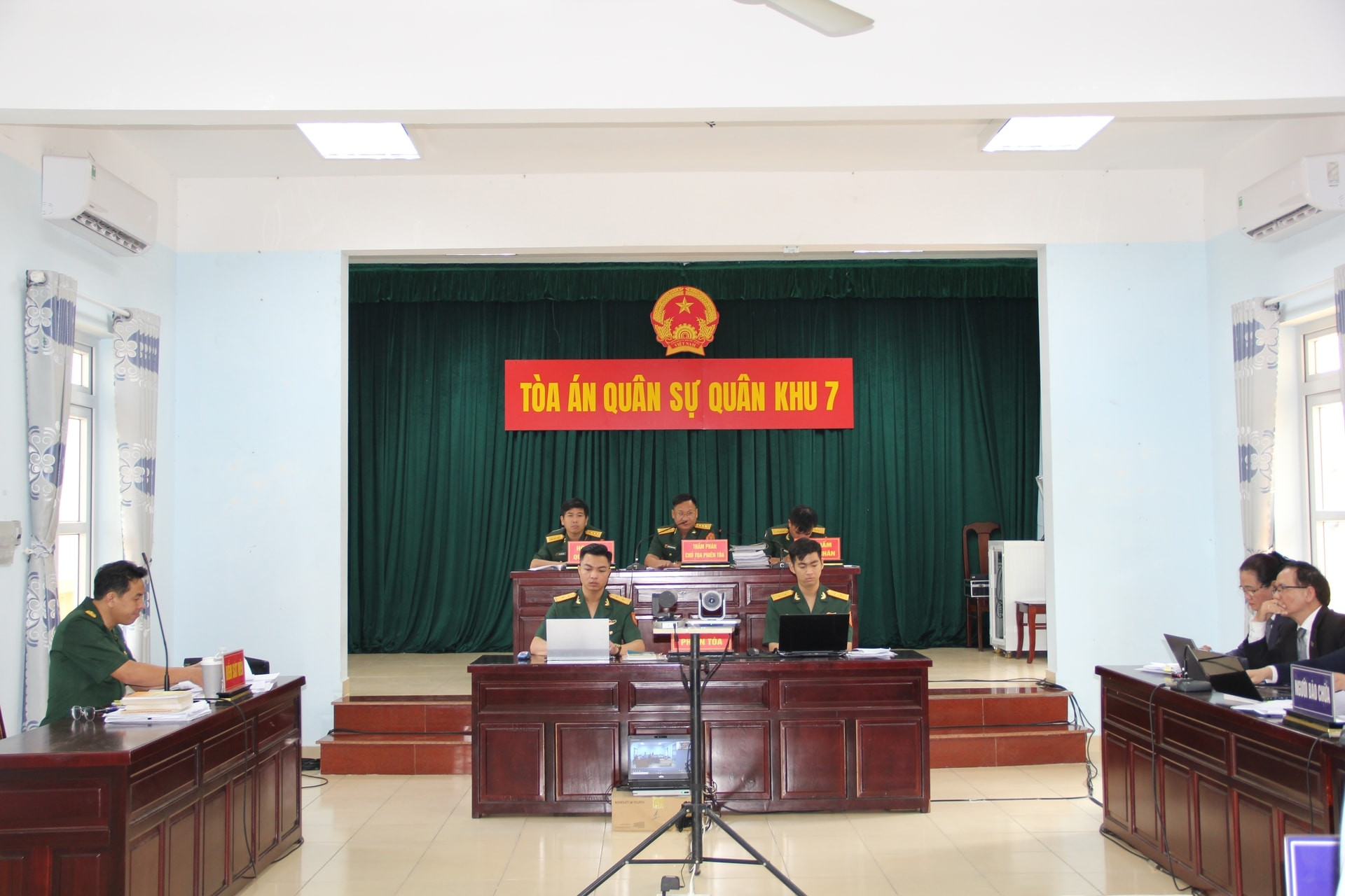 Đề xuất sĩ quan quân đội, công an có thể là luật sư công