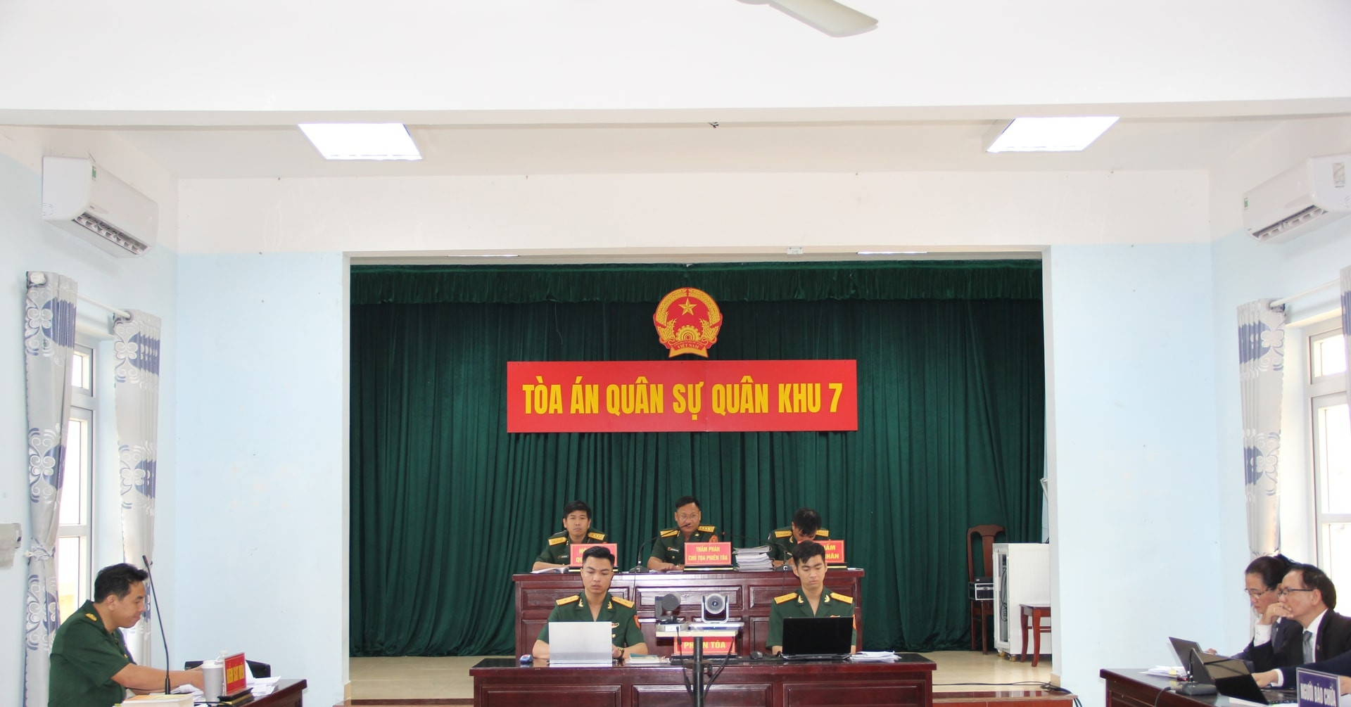 Đề xuất mới: Sĩ quan Quân đội, Công an có thể hành nghề luật sư