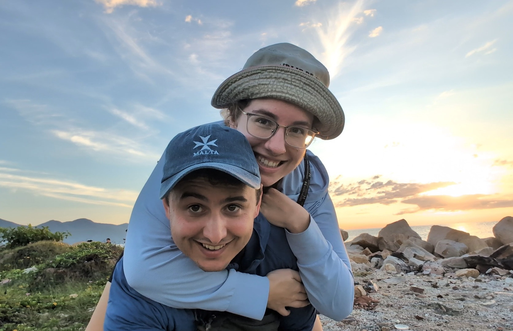  Đến Việt Nam 1 năm, cặp đôi Anh - Canada quyết định ở lại vì quá hạnh phúc 