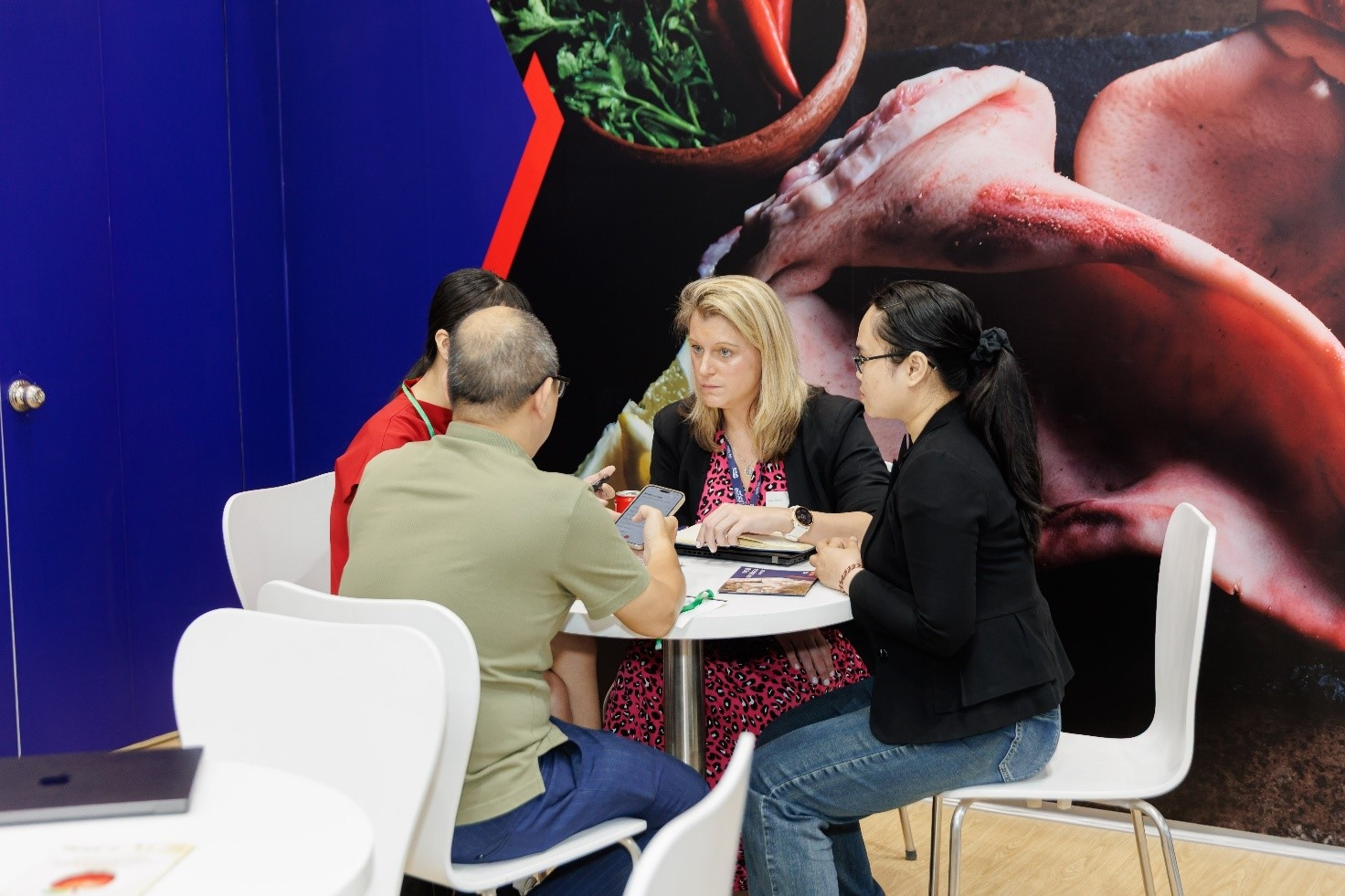 ‘Không chỉ bán thịt, chúng tôi thiết lập niềm tin tại Việt Nam từ nông trại Anh’