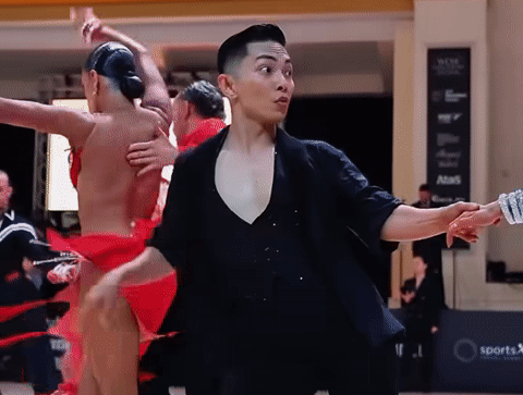 19 giây đỉnh cao của chồng Khánh Thi với bạn nhảy, Jennifer Phạm xinh đẹp đi lễ