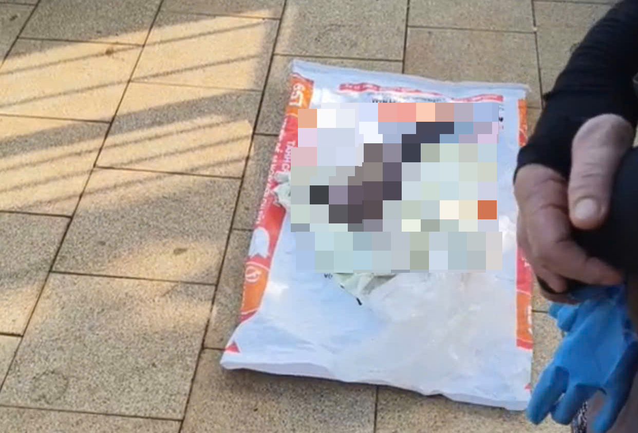 Phát hiện thi thể bé trai sơ sinh bên mương nước ở TPHCM