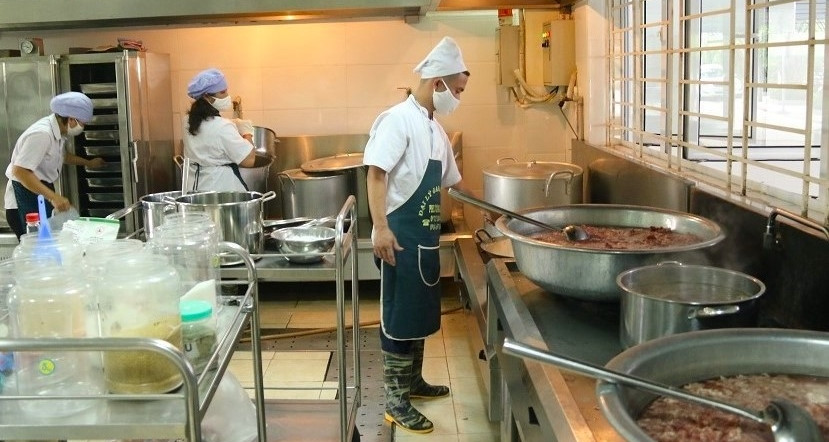 Hà Nội tăng cường kiểm tra thực phẩm bán trú sau vụ thịt lợn nghi vấn