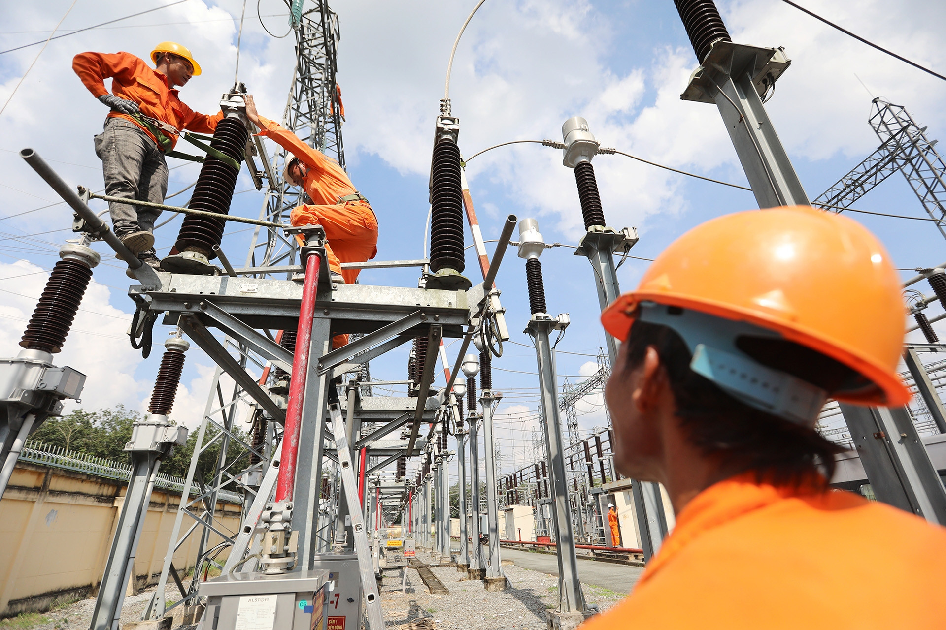 Thủ tướng: Phấn đấu tiết kiệm tối thiểu 3% tổng điện năng tiêu thụ toàn quốc