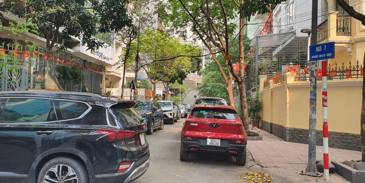 Vụ tài xế ở Hà Nội bị đánh khi ‘đòi&amp;apos; vé giữ xe: Công an mời làm việc người thu tiền