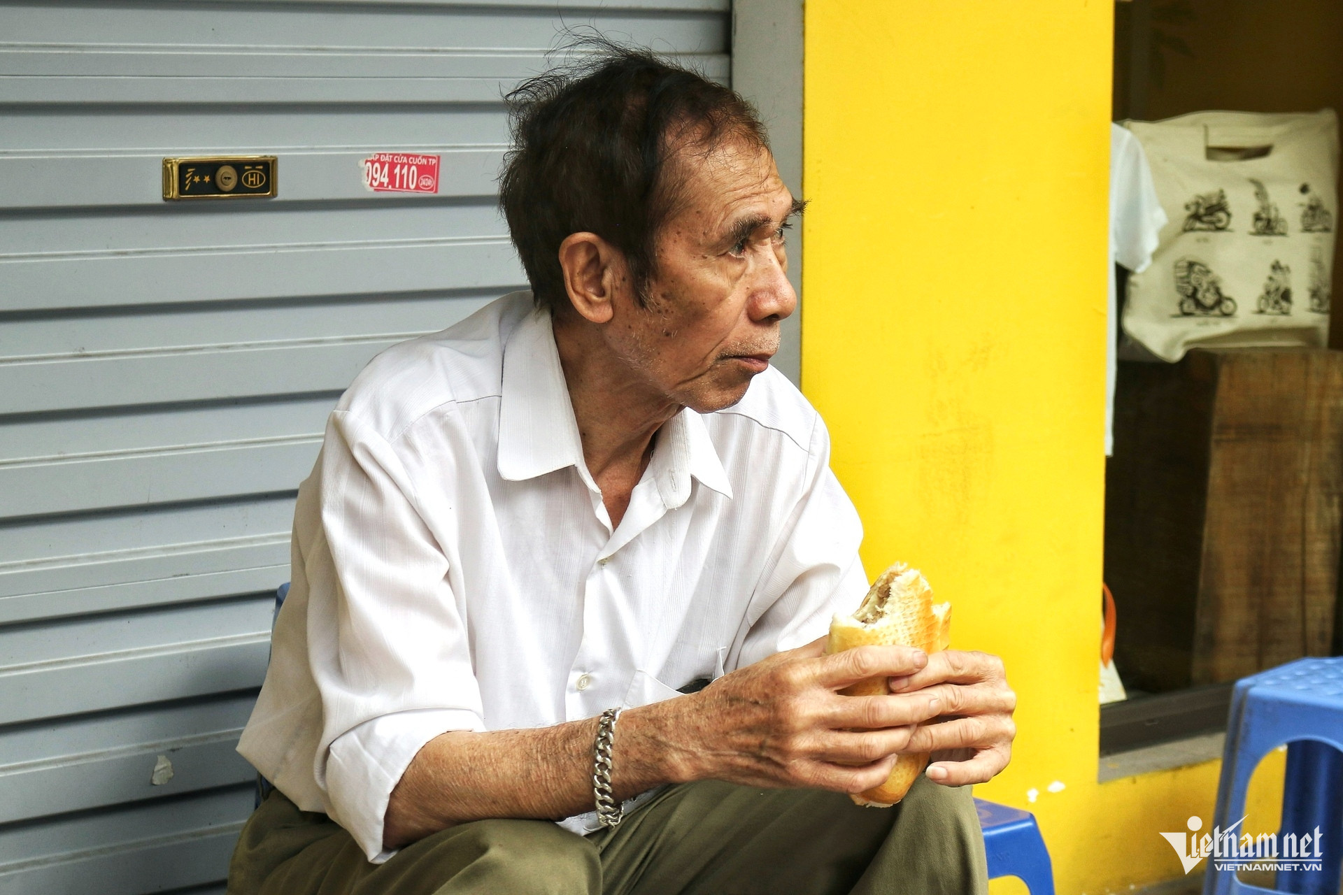 W-bánh mì phố cổ.jpg