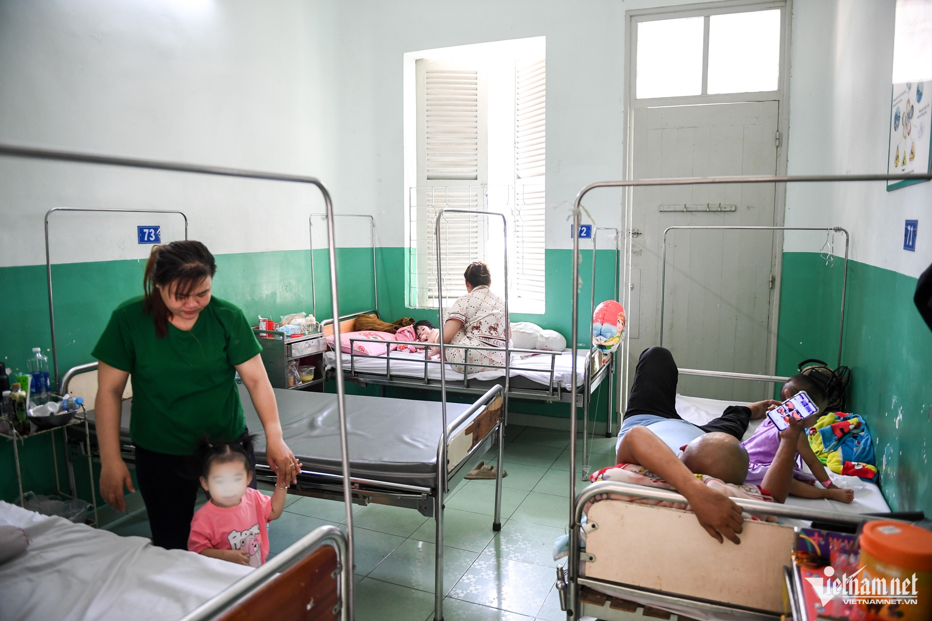 48 giờ mắc tay chân miệng, trẻ ngưng thở, lọc máu khẩn ở bệnh viện tuyến cuối W-tây chân miệng nguyễn huế 21.jpg