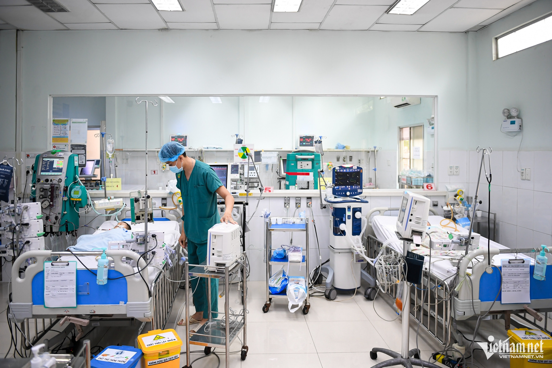 48 giờ mắc tay chân miệng, trẻ ngưng thở, lọc máu khẩn ở bệnh viện tuyến cuối W-tây chân miệng nguyễn huế 7.jpg