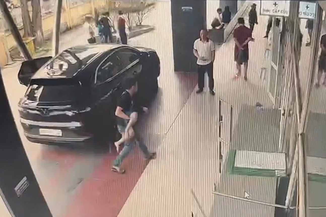 Bản tin sáng 4/3: Người đàn ông kể khoảnh khắc nghẹt thở cứu cháu bé hóc dị vật