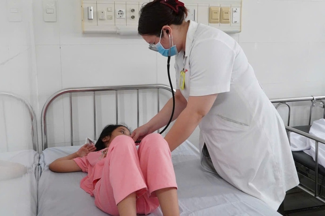 Bộ Y tế yêu cầu điều tra, làm rõ vụ nghi ngộ độc thực phẩm do ăn bánh mì ở TPHCM