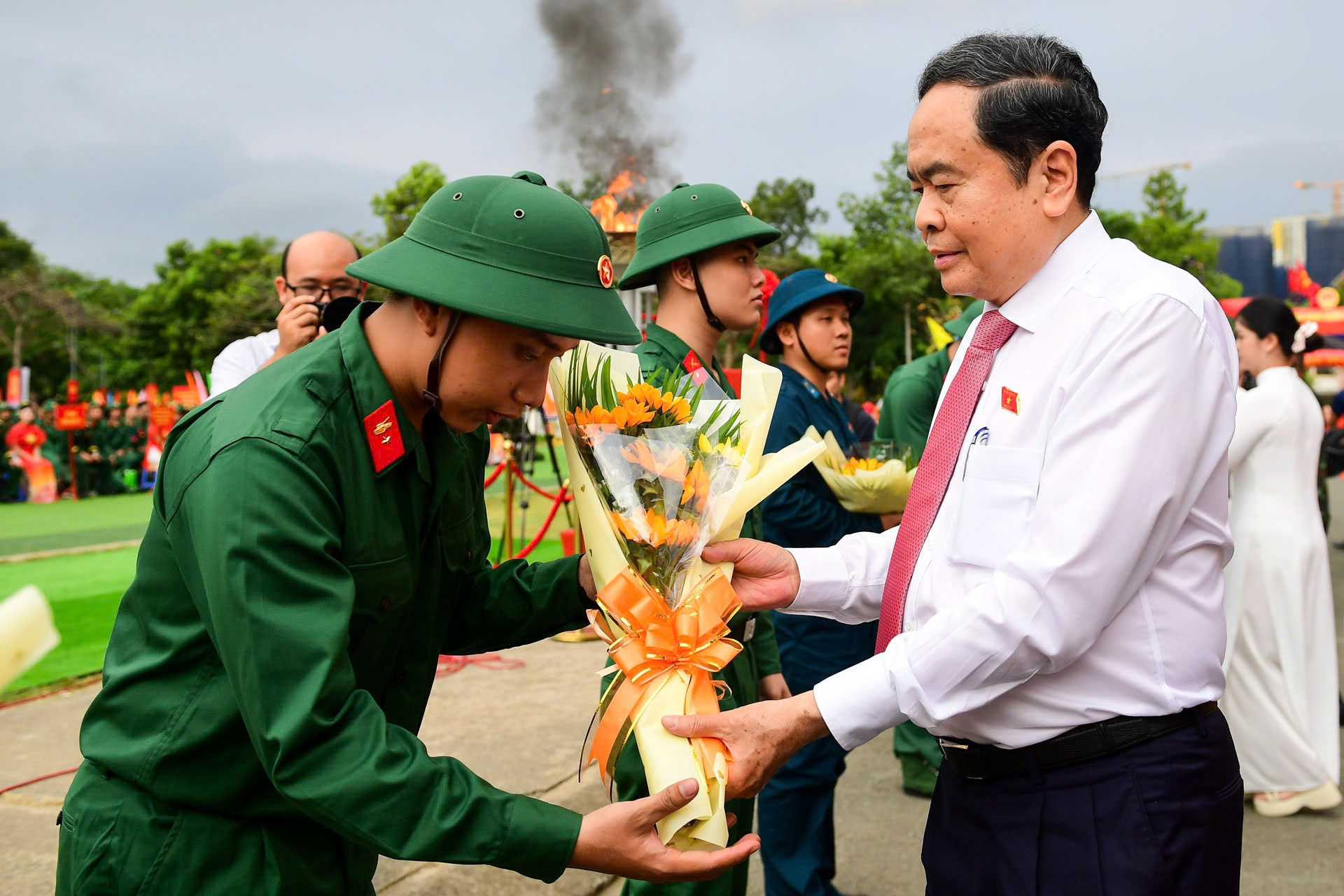 Chủ tịch Quốc hội, Bí thư Hà Nội động viên tân binh lên đường nhập ngũ