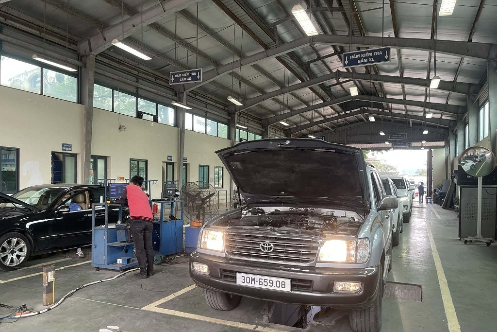  Đăng kiểm đạp hết chân ga đo khí thải, nhiều chủ xe máy dầu “xót ruột”, nín thở 