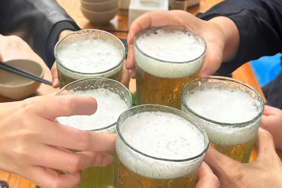 Đi tiểu thường xuyên khi uống bia, có yếu sinh lý?