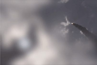 Iran tung video 'nã' hơn 40 tên lửa vào các mục tiêu Mỹ và Israel