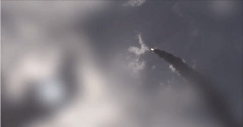 Iran tung video &amp;apos;nã&amp;apos; hơn 40 tên lửa vào các mục tiêu Mỹ và Israel