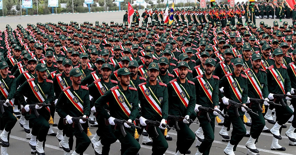 Máy bay Israel - Iran &amp;apos;không chiến&amp;apos;, tàu ngầm Mỹ đánh chìm tàu chiến Iran