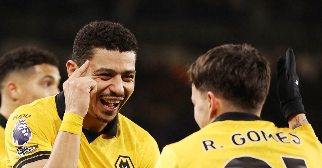 Liverpool thua đội bét bảng Ngoại hạng Anh, MU mừng thầm