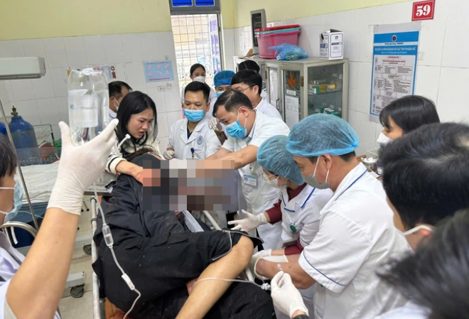 Nam thanh niên bị thanh sắt đâm xuyên ngực trên cao tốc Nội Bài - Lào Cai