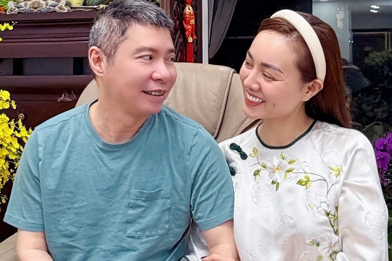 NSND Công Lý hạnh phúc bên vợ trẻ kém 15 tuổi, hành động tử tế của Bảo Thanh