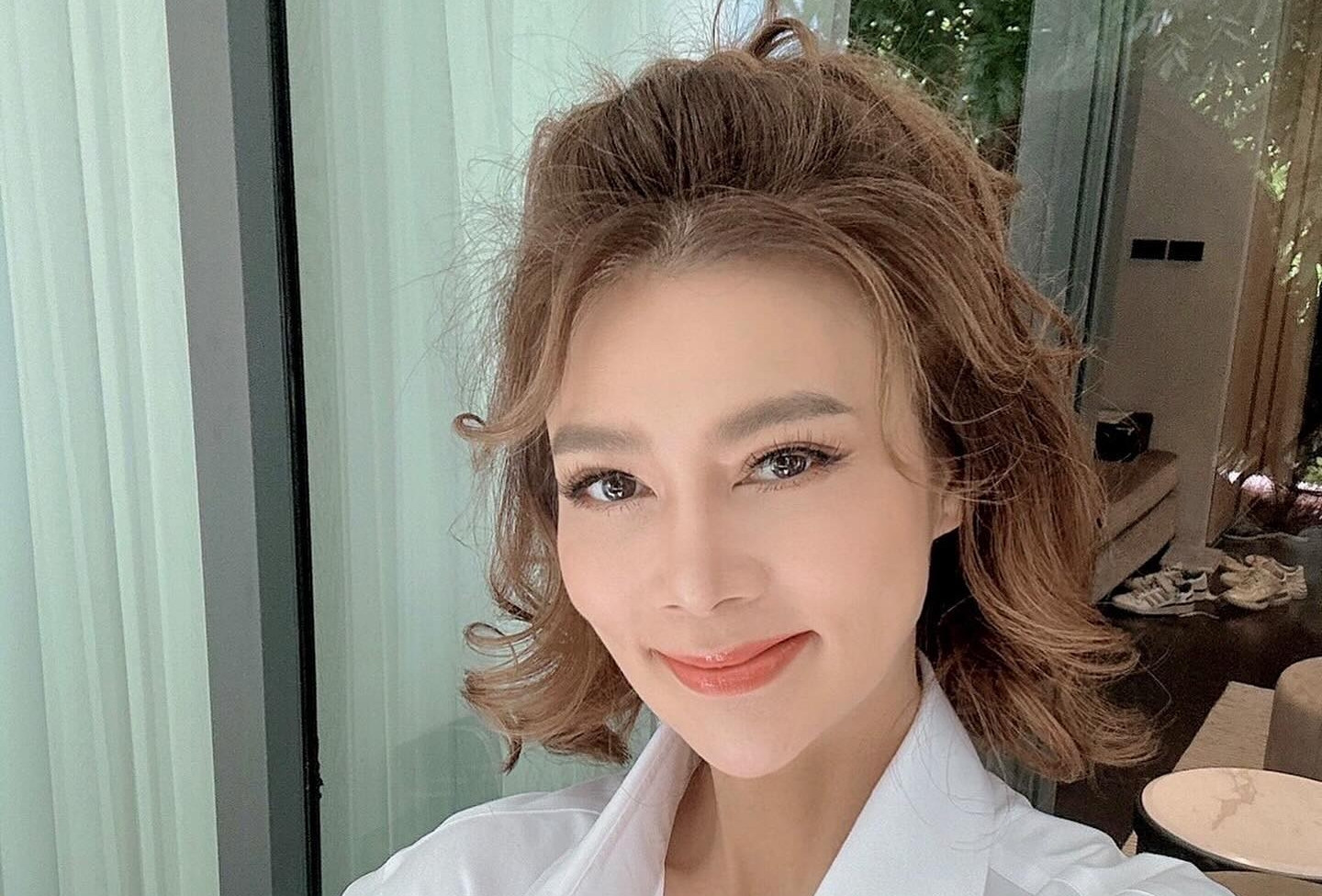 Phát ngôn miệt thị đồng nghiệp, nữ diễn viên 49 tuổi nhận cái kết đắng