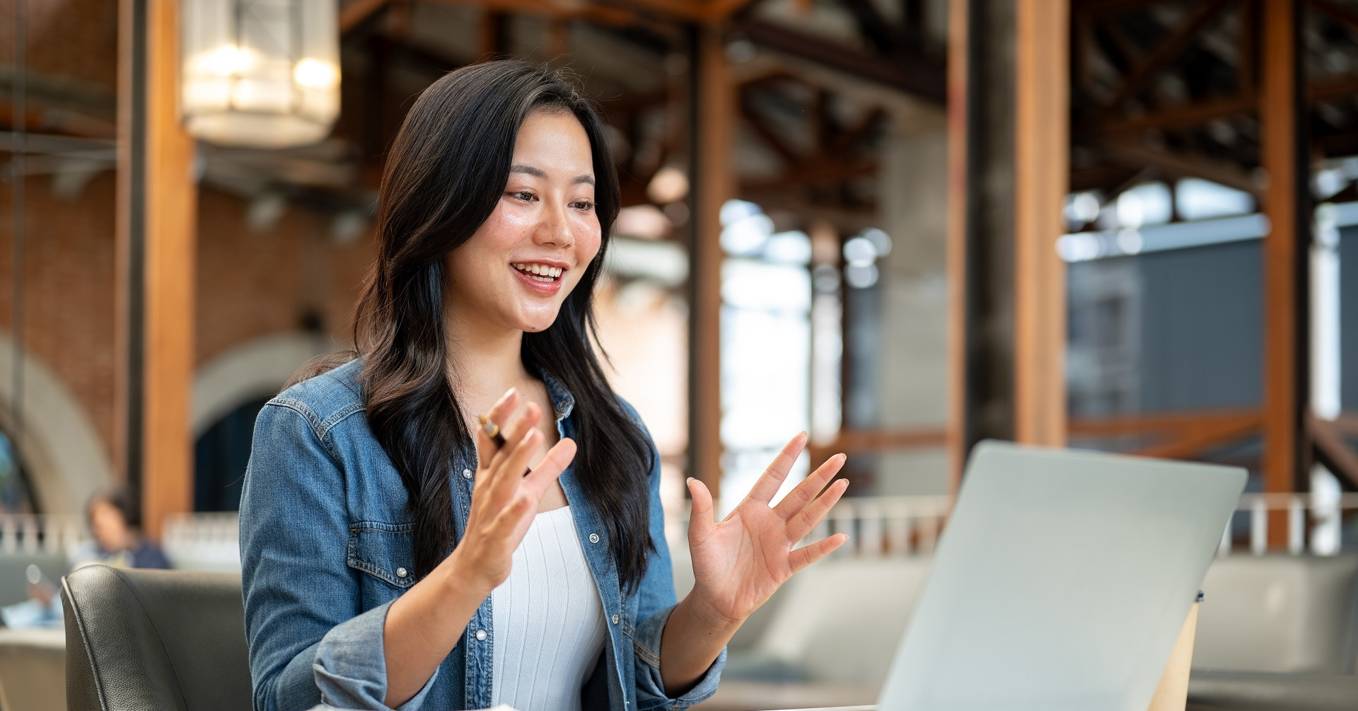 Sâu hơn cả sự tôn vinh, phụ nữ mong được tin tưởng