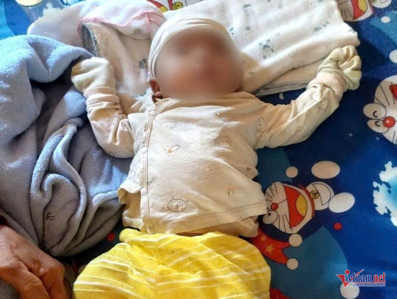 W-Bé trai bị bỏ rơi 1.jpg