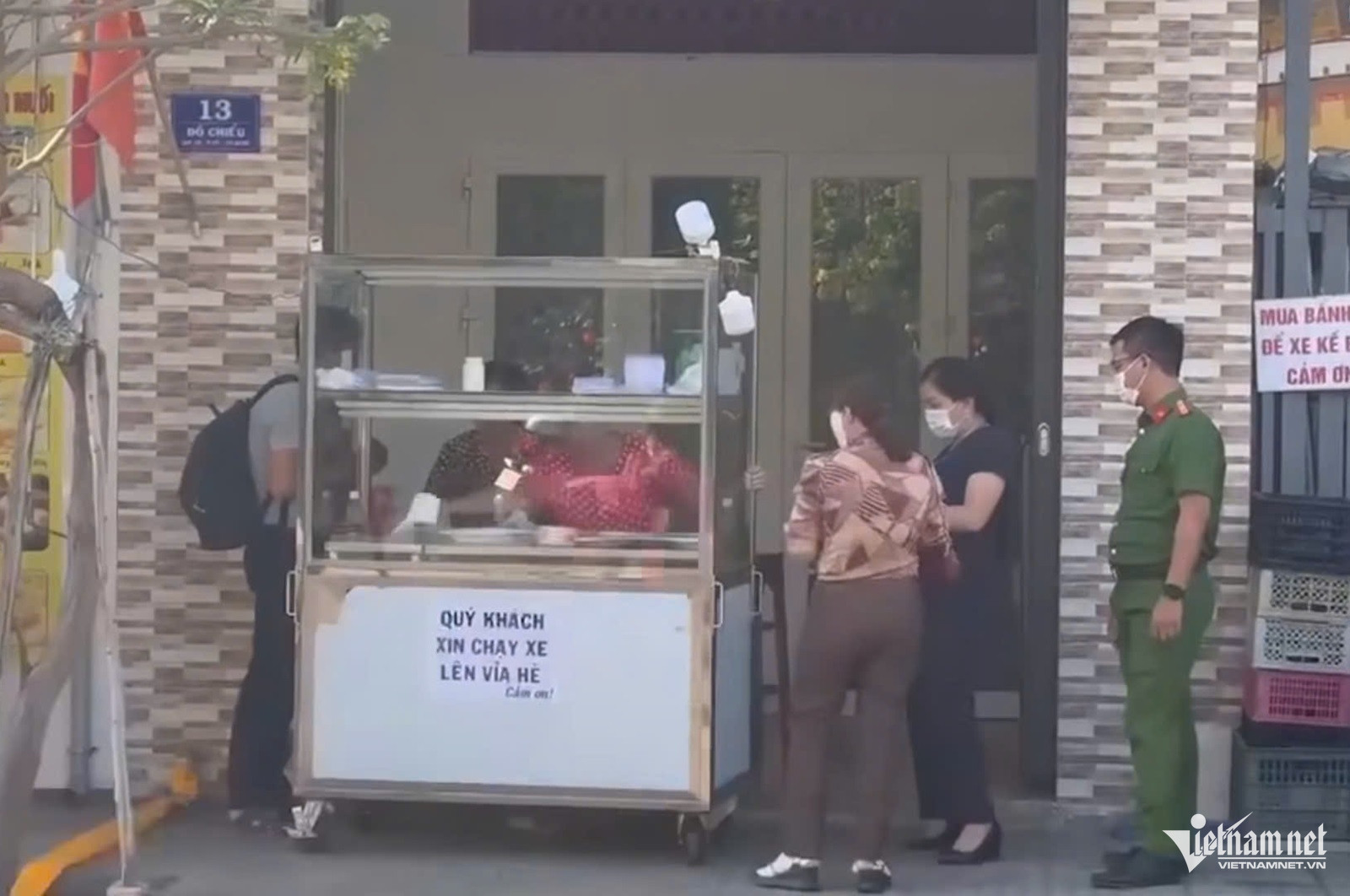 Thêm 48 người nhập viện nghi ngộ độc do ăn bánh mì ở TPHCM W-Thêm 48 người nhập viện nghi ngộ độc do ăn bánh mì ở đồ chiểu, phường Vũng Tàu, TPHCM..jpg