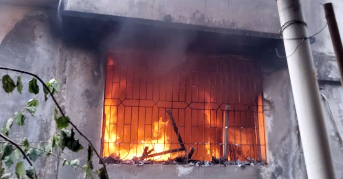 Cháy dữ dội trong căn nhà 5 tầng ở Hà Nội, lửa đỏ rực