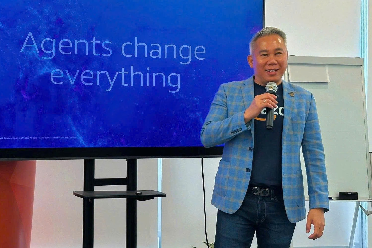 3-4 giờ sáng khách gọi tư vấn đầu tư chứng khoán, tổng đài vẫn sẵn sàng