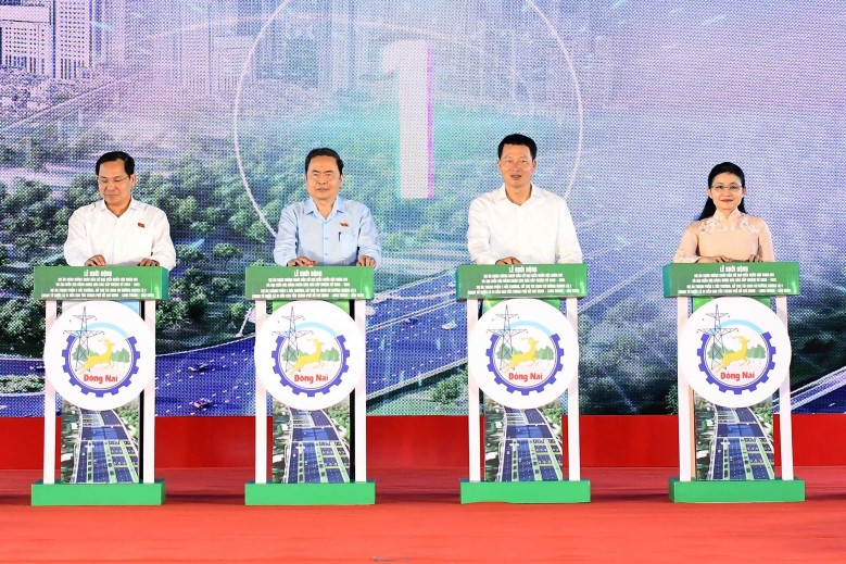  Chủ tịch Quốc hội dự lễ khởi động dự án kết nối cao tốc TPHCM - Long Thành - Dầu Giây 