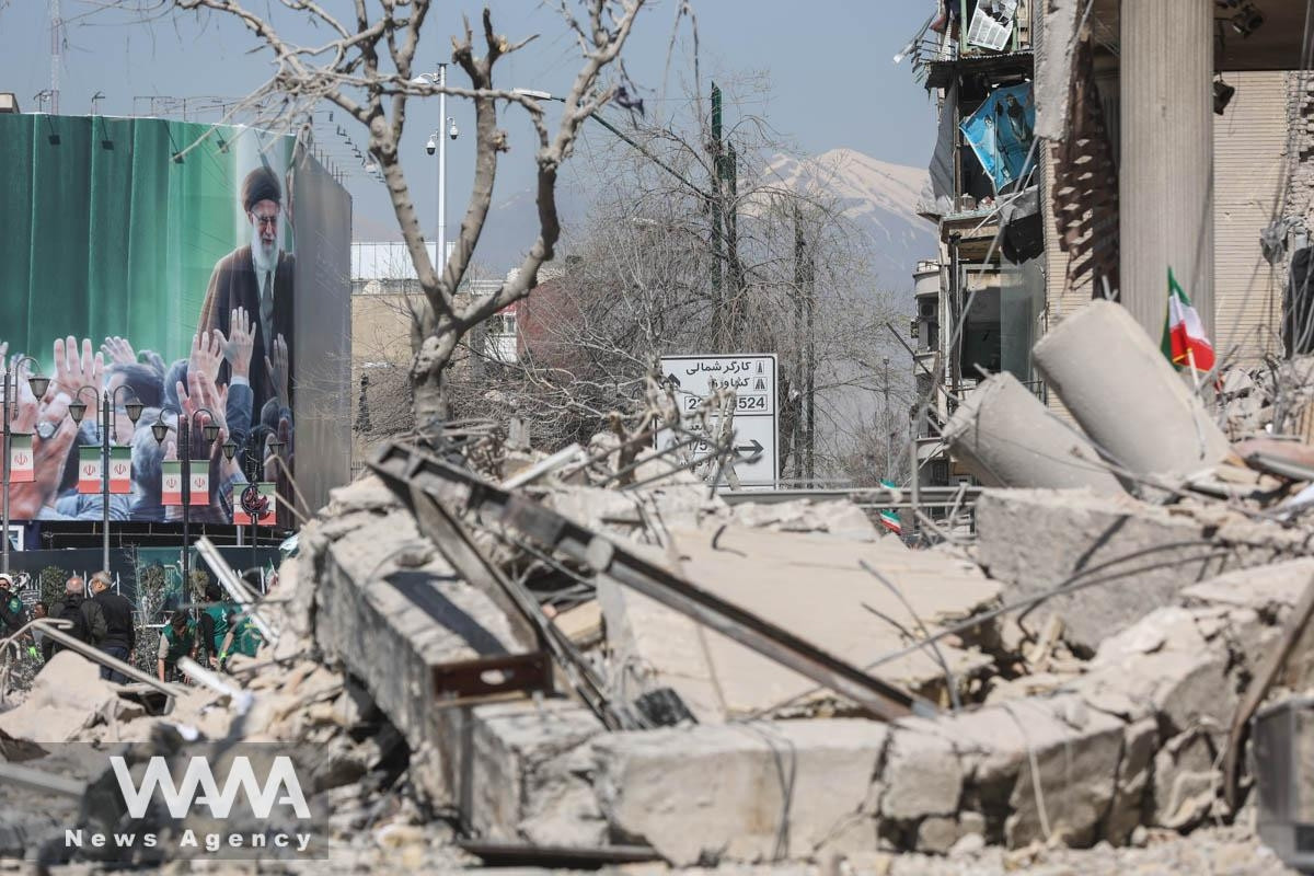 Iran nã tên lửa có đầu đạn 1 tấn vào Israel, Tehran rung chuyển vì các vụ nổ mới