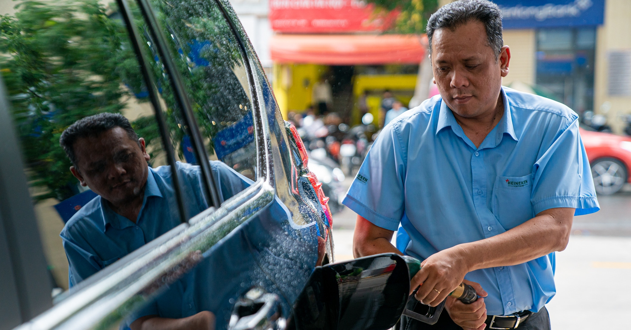 Giá xăng dầu tăng mạnh: RON95 vượt 22.000 đồng/lít, có loại tăng hơn 7.000 đồng/lít