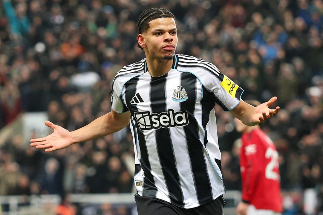 Newcastle xuất sắc đánh gục MU dù chơi thiếu người