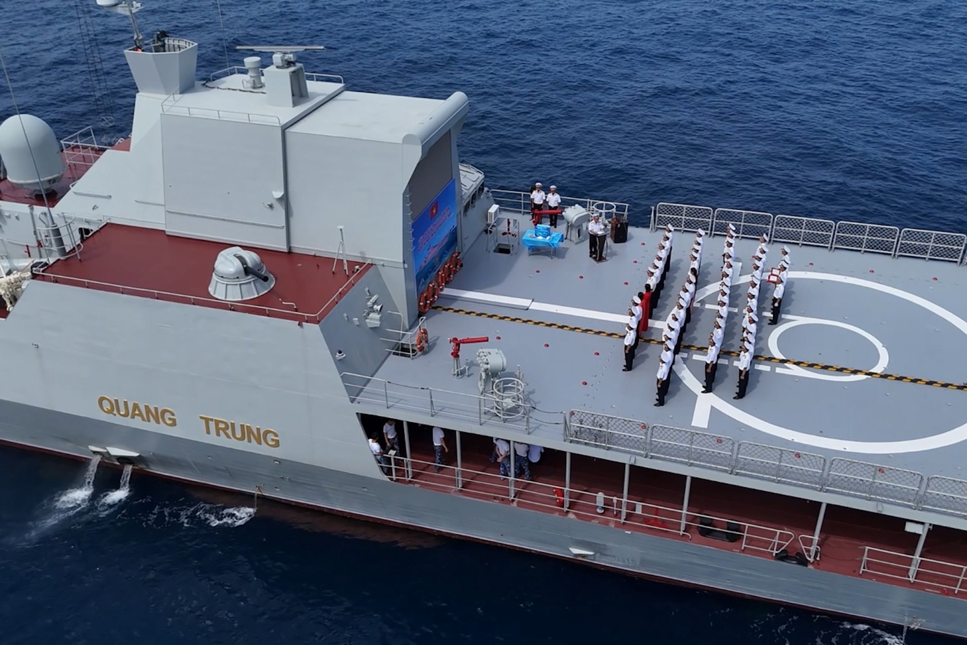 Nghi lễ đặc biệt của chiến hạm 016-Quang Trung khi qua đường xích đạo