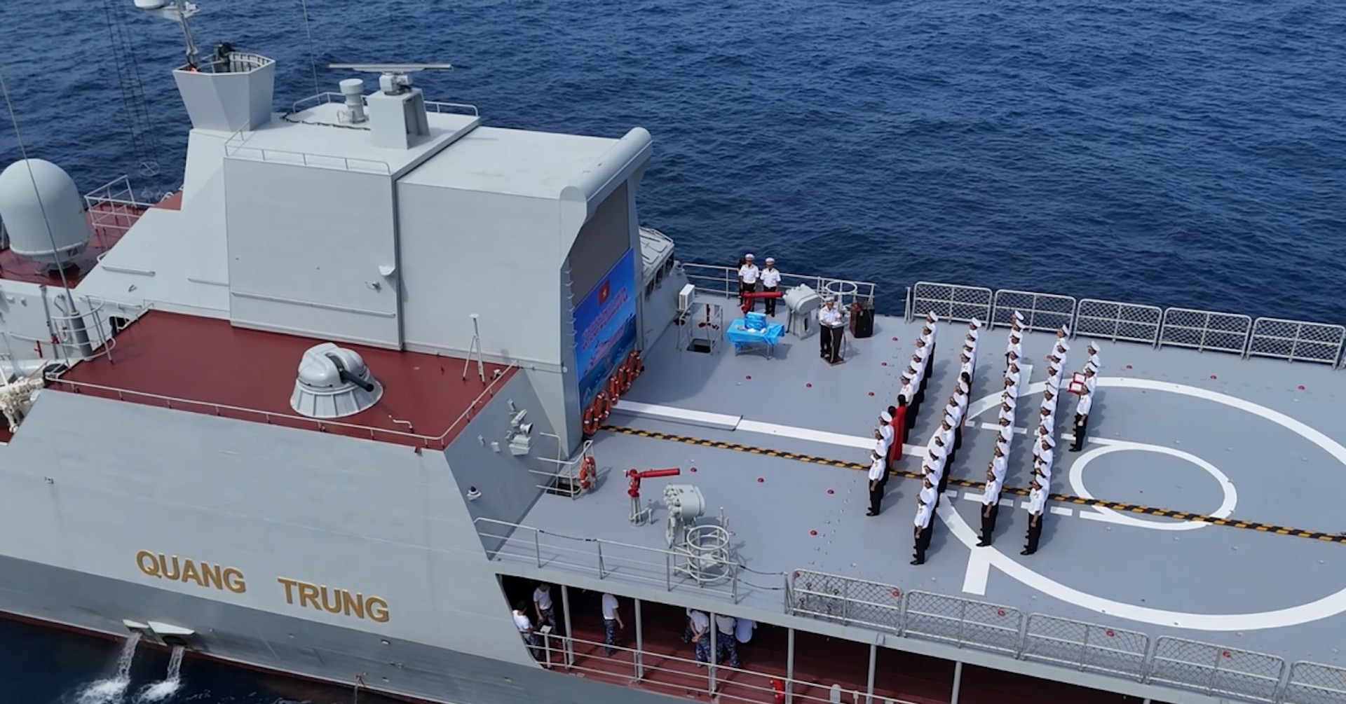 Nghi lễ đặc biệt của chiến hạm 016-Quang Trung khi qua đường xích đạo