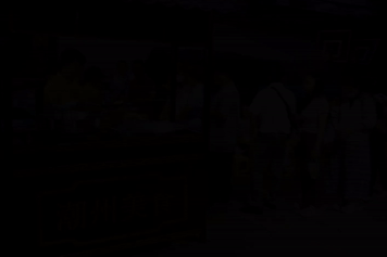 Người dân TPHCM xếp hàng dài, chờ mua món ăn mỗi năm chỉ bán một lần