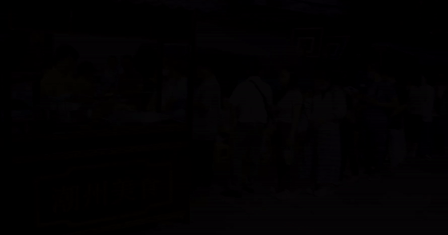 Người dân TP.HCM xếp hàng dài chờ mua món ăn đặc biệt chỉ bán một lần trong năm
